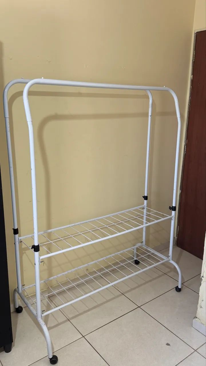 Arara de metal com 2 Cabideiros - 150,00 - Foto 3