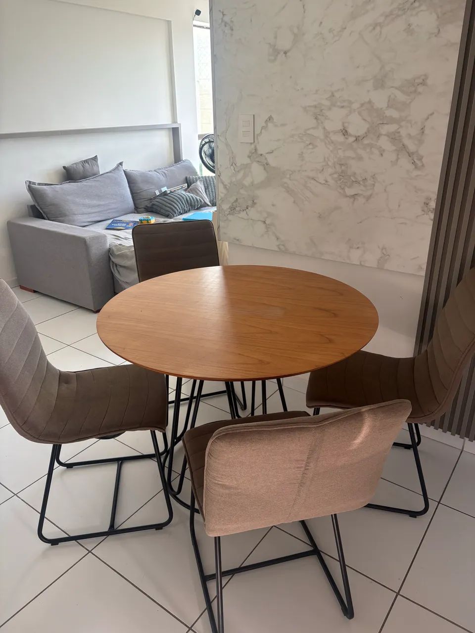 Mesa 1,20m com 4 cadeiras  - Foto 2