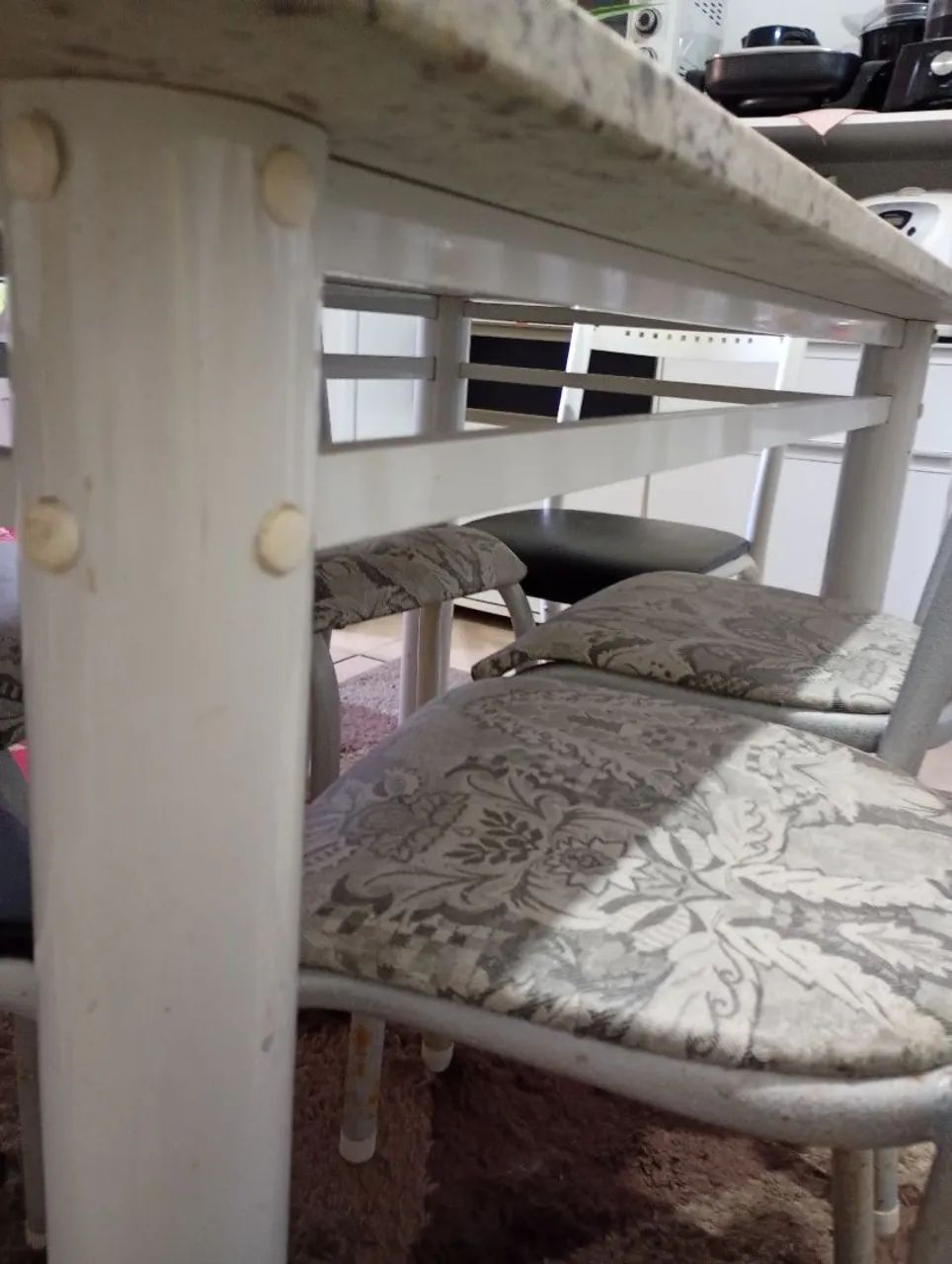 Mesa tampo de granito  com 6 cadeiras em ótimo estado, aceito proposta, * - Foto 4