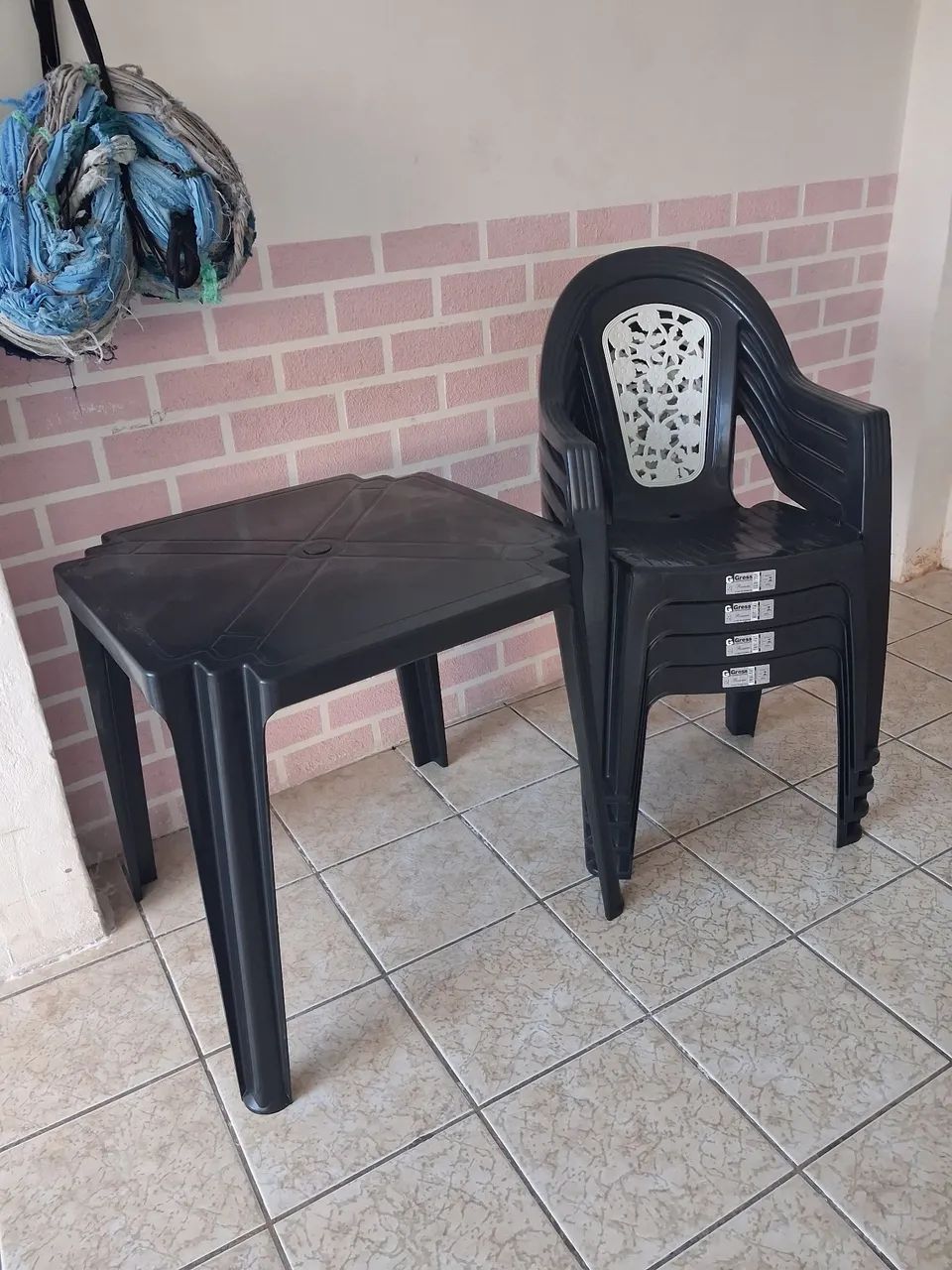 CADEIRA DE PLASTICO LINDA E XMS E RES RESISTENTE 