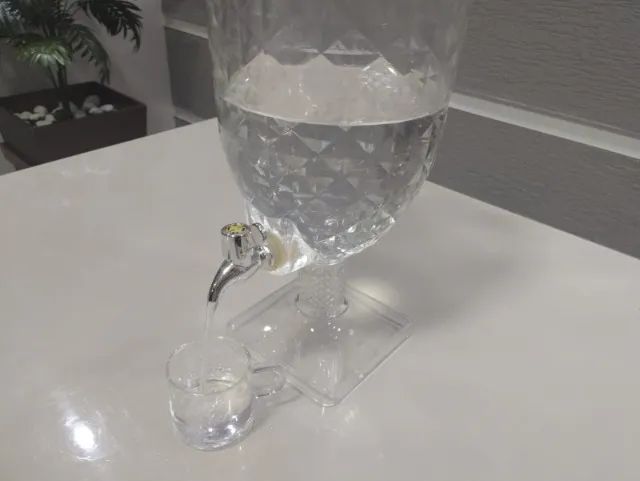 Suqueira / Dispenser de Bebidas Transparente com Torneira - Perfeito Estado - Foto 2