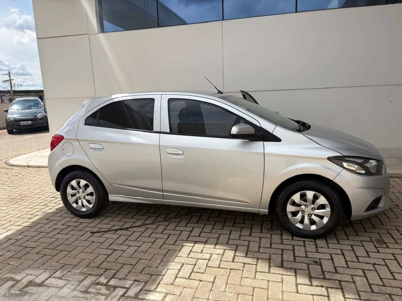 Chevrolet Onix Hatch LT 1.0 8V Flexpower 5P Mec. 2017 - Foto 6