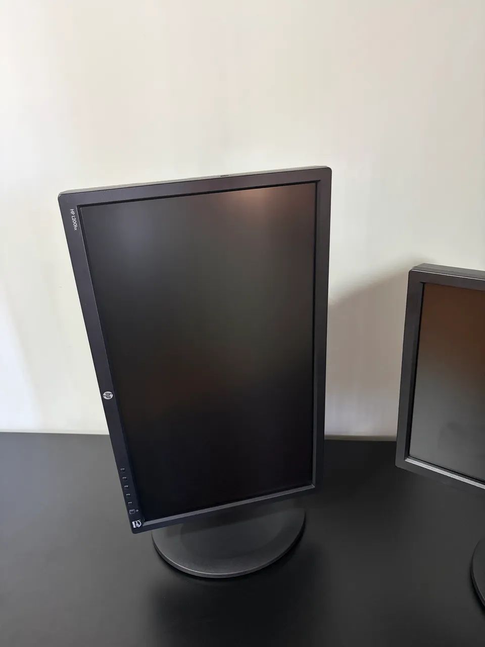 PAR DE MONITORES HP 20? LED E2011P-BN ? VGA/DVI ? BASE AJUSTÁVEL - Foto 2
