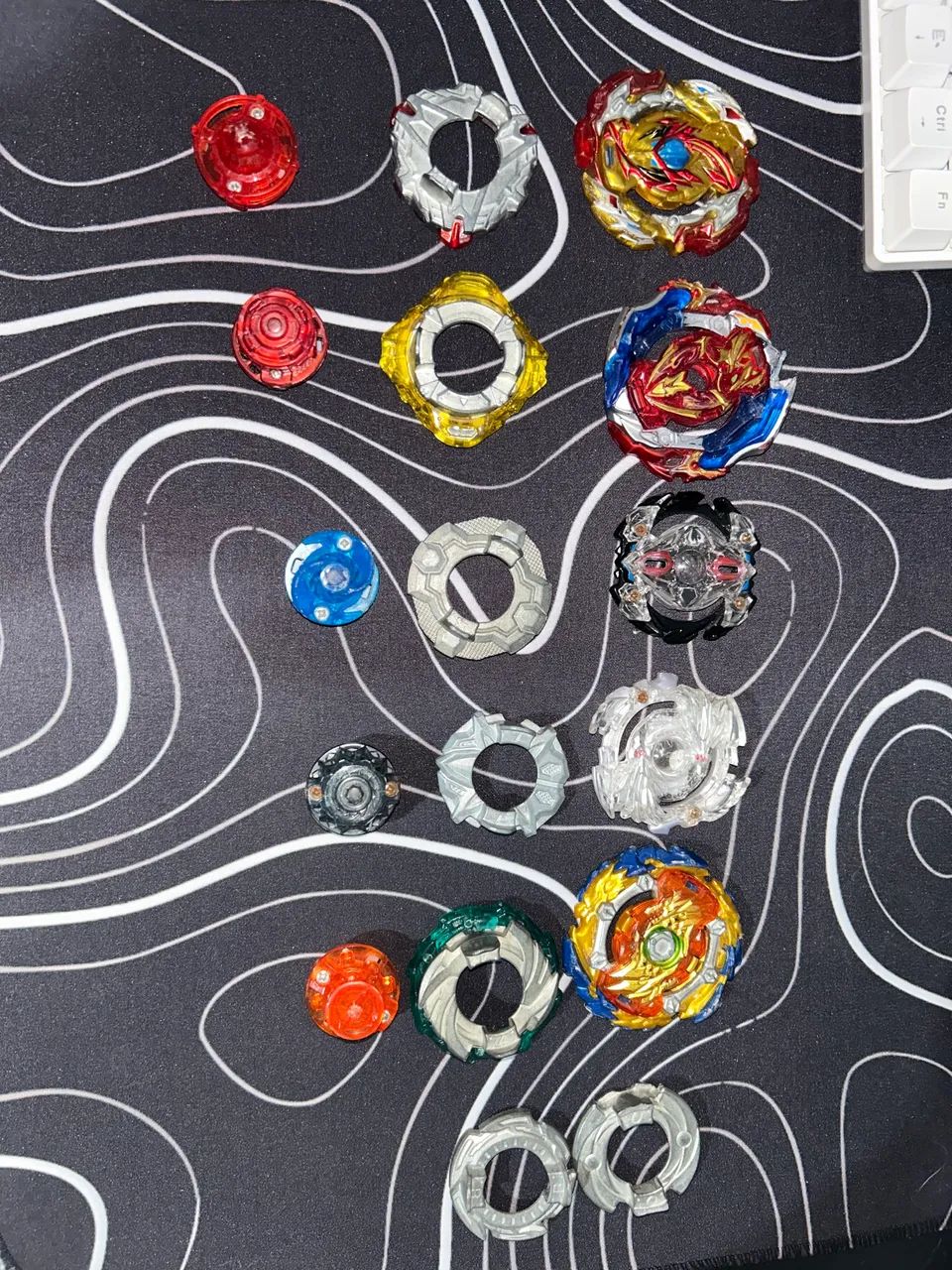 Peões e beyblades burst  - Foto 5