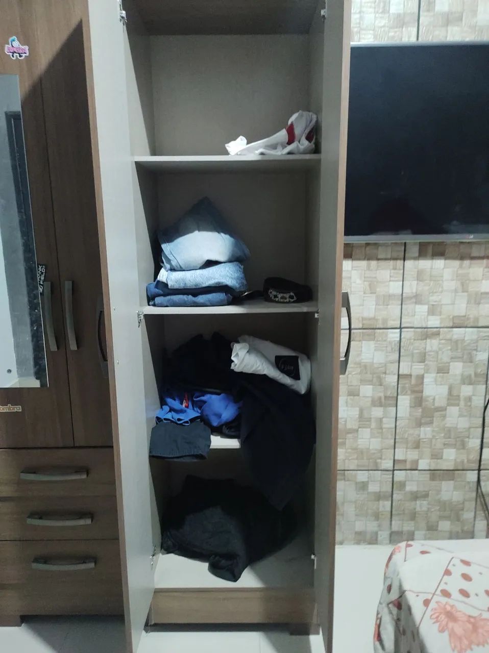 VENDE-SE GUARDA ROUPA SEMI NOVO - Foto 5