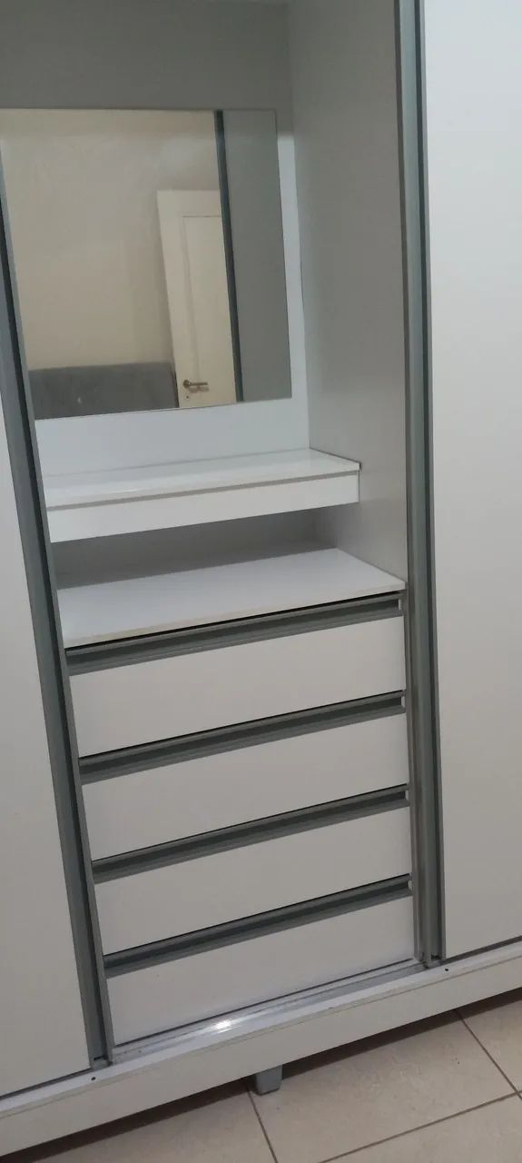 Guarda-roupa branco lindo, moderno e super conservado! - Foto 4