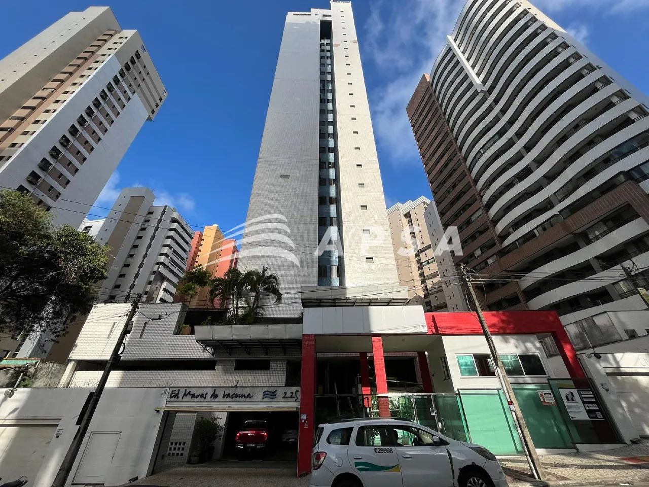 A POUCOS PASSOS DA PRAIA DE IRACEMA, ESTE APARTAMENTO DE 127M² REÚNE AMPLITUDE, SOFISTICAÇ