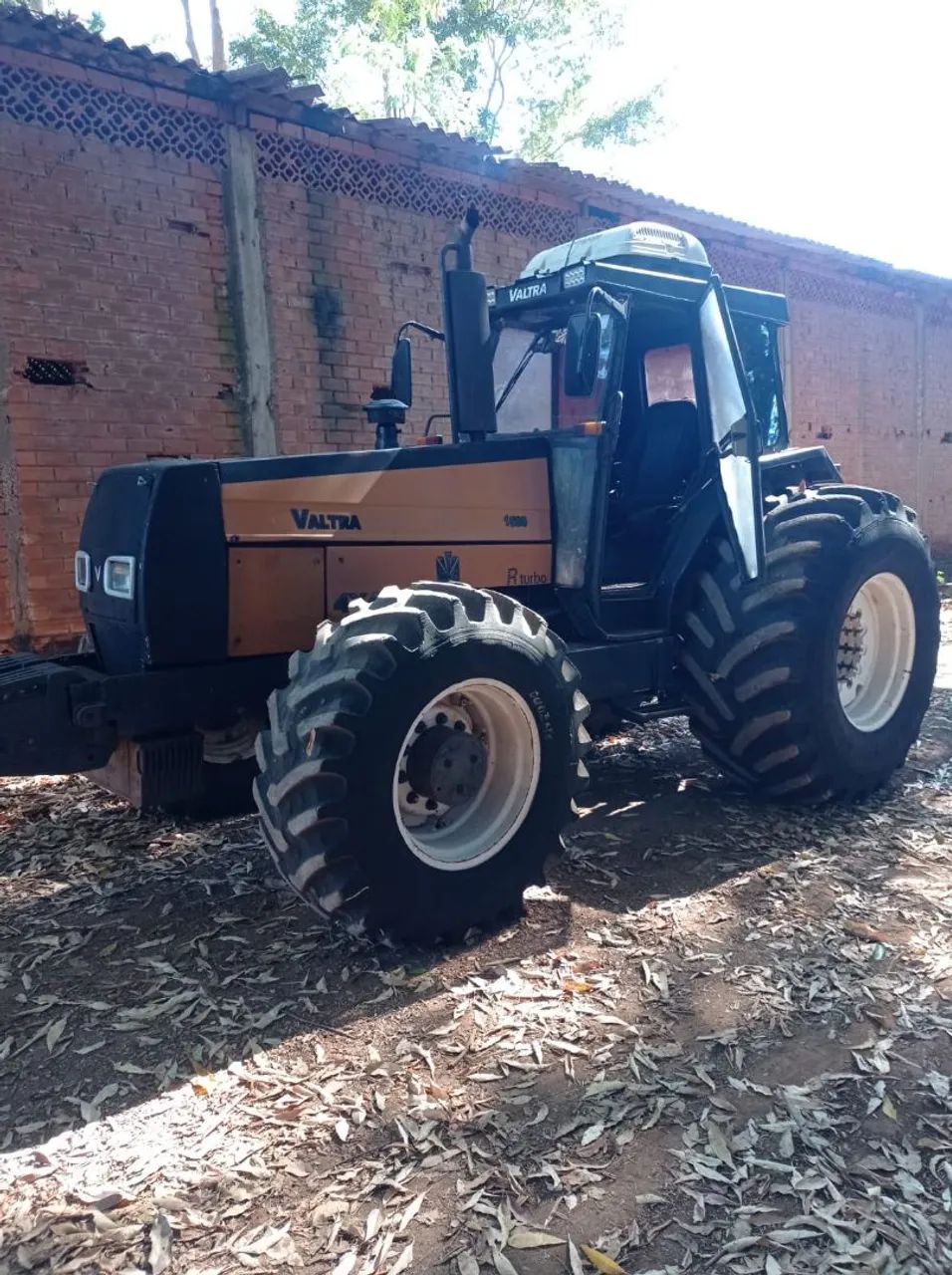 Trator semi novo 