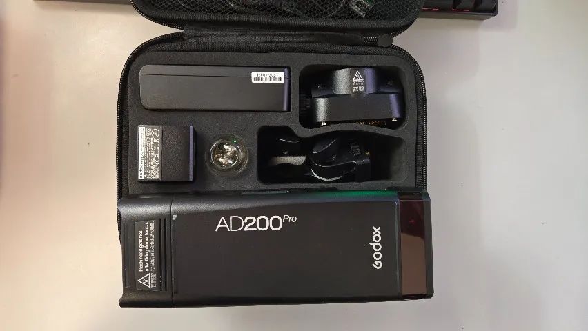 Flash Godox AD200 Pro - Impecável! - Foto 2