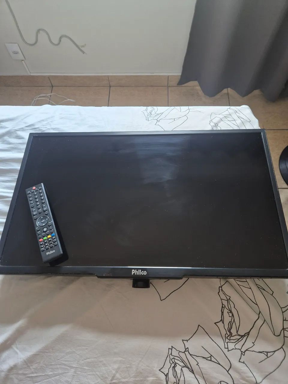 Smart TV Philco 32? - com controle - ideal para suporte de parede!