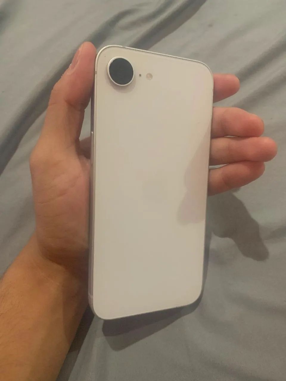 Vendo iPhone 16e com nota fiscal - Foto 2
