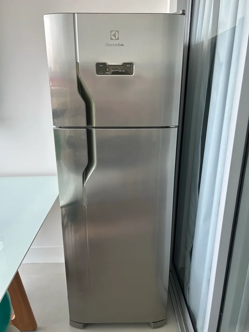 Geladeira de Inox Eletrolux 