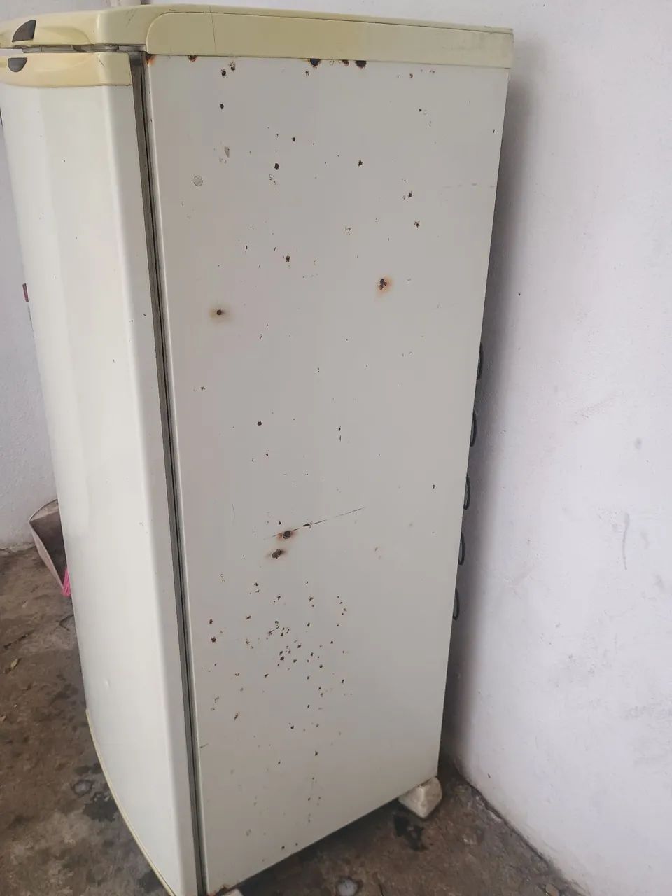 Geladeira Eletrolux R250 funcionando perfeitamente  - Foto 4