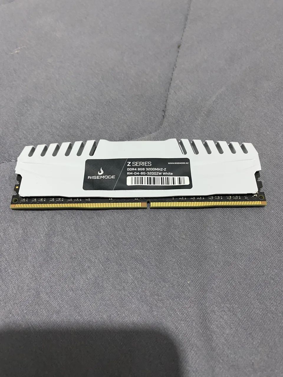 ? Memória RAM 8GB 3200MHz Rise Mode - praticamente nova!