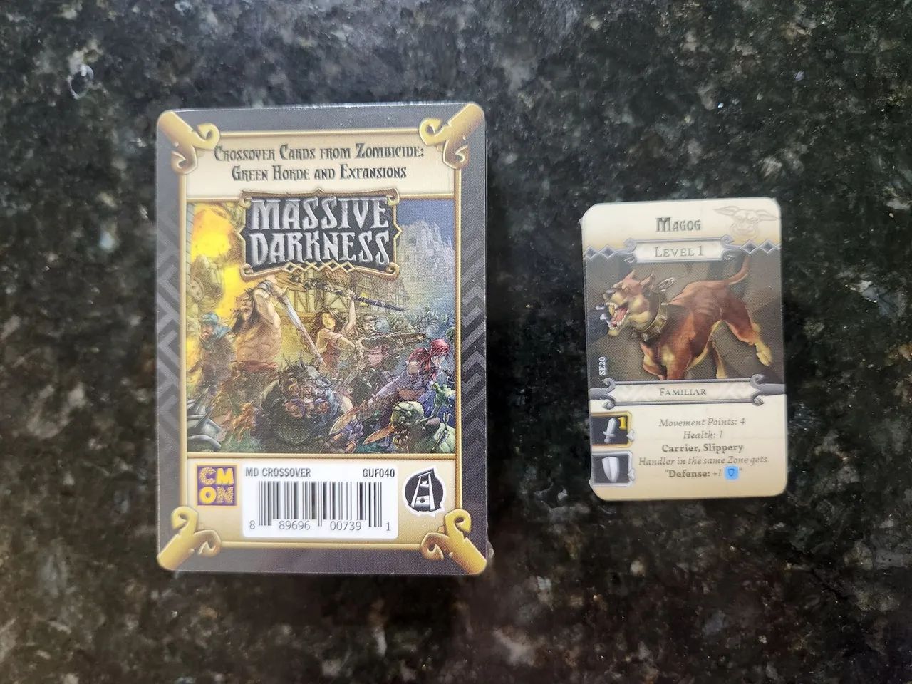 Cartas Crossover Massive darness e Zombicide Green horde