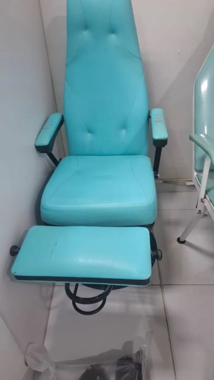 Vendo Cadeira de Podologia e maca!! - Foto 4