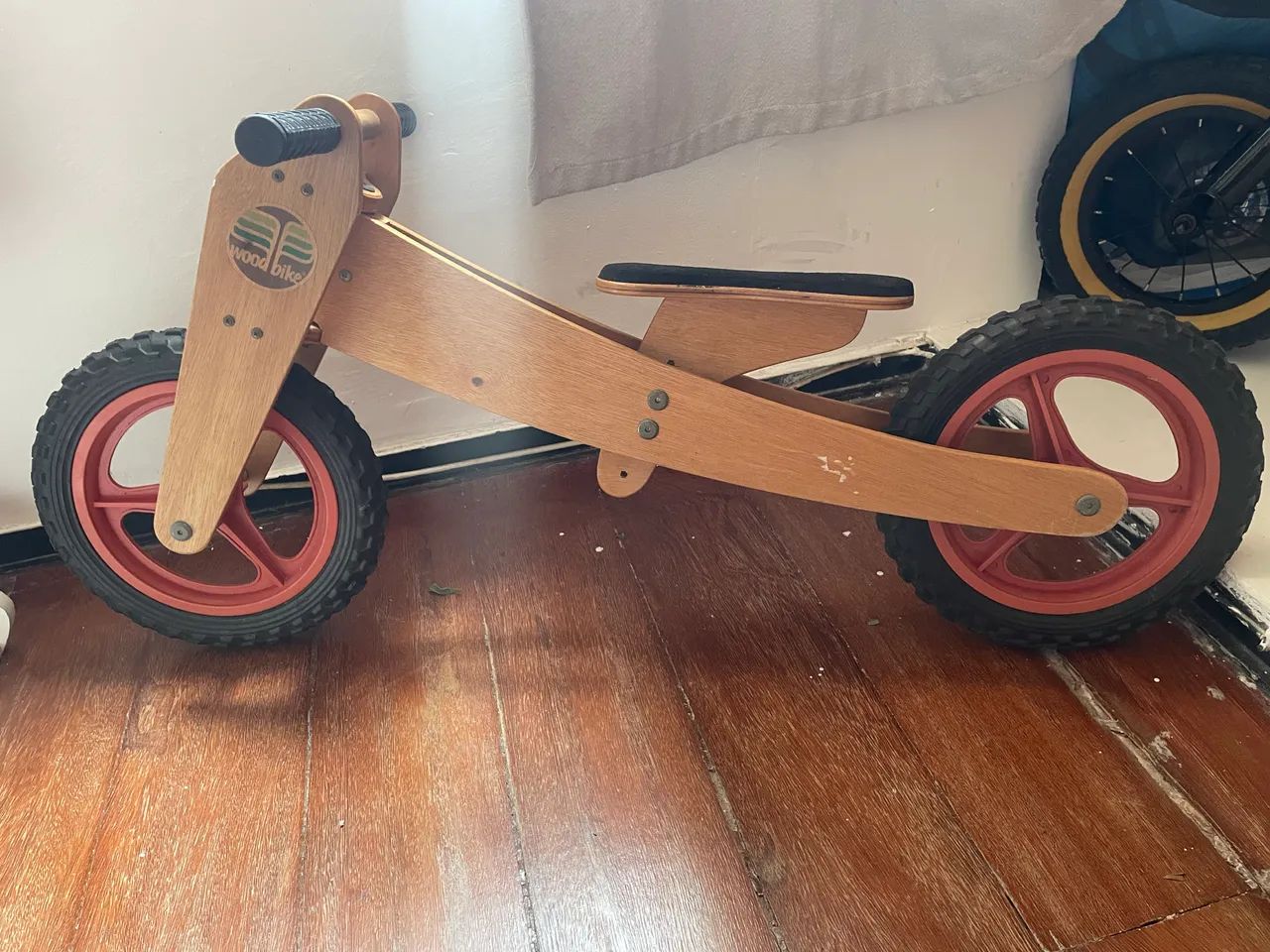 Bicicleta infantil de impulso de madeira - Foto 5