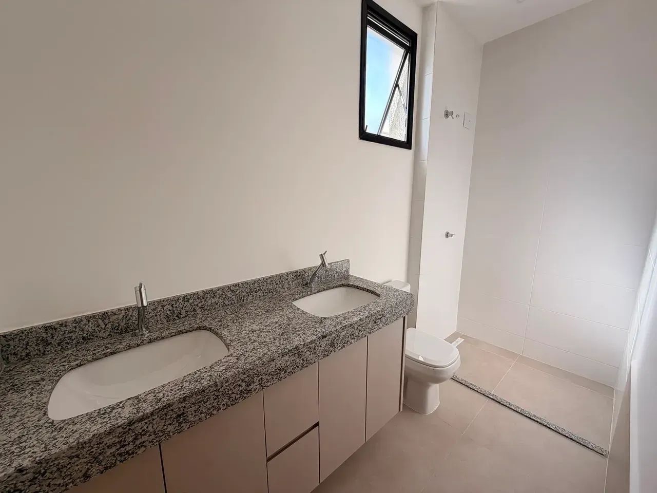 Casa tipo sobrado c/ 200m² com 4 Q (sendo 3 suítes) cozinha e suíte máster com moveis plan - Foto 4