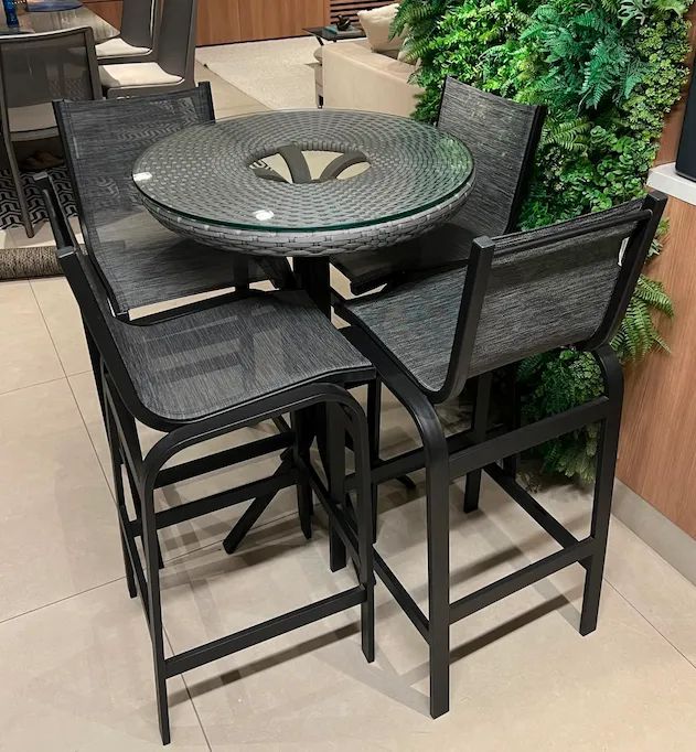 OPORTUNIDADE !!!!!   Mesa Bistro e 04 banquetas - Foto 3
