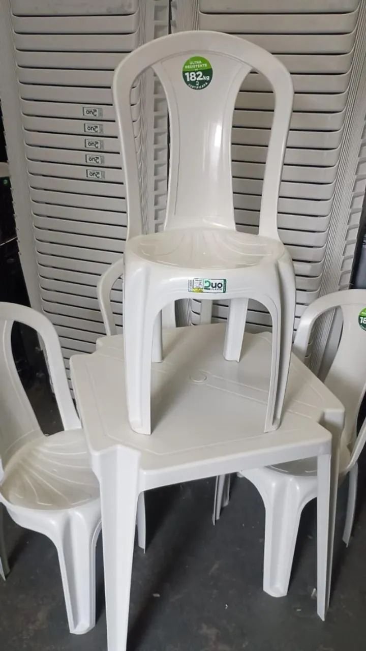 Mesa com Cadeiras Resistentes de 182kg Duo