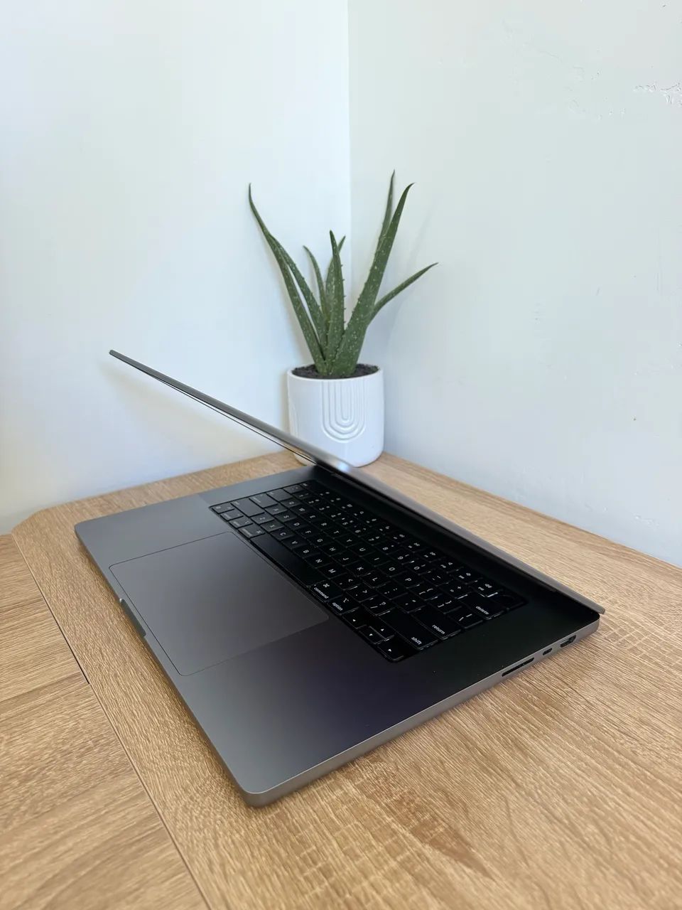 MacBook Pro 16インチ M1 Max 64GB 美品 付属品有 MacBook Pro 16 M1 Max 64GB RAM SSD 1TB Impecável - Notebooks