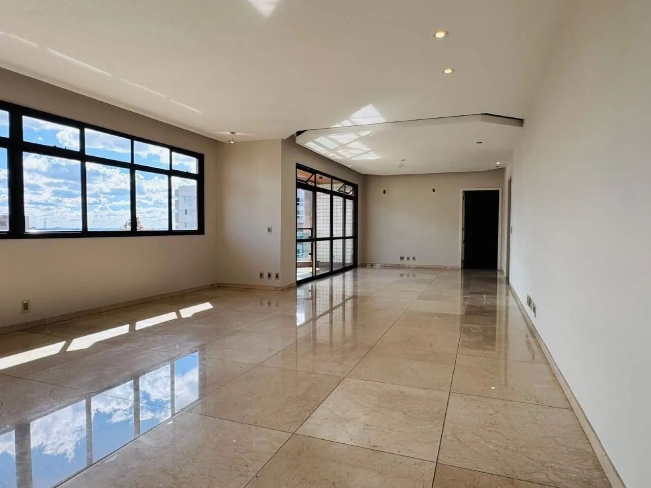 Cobertura 5 quartos sendo 4 suítes  Funcionários - Foto 2