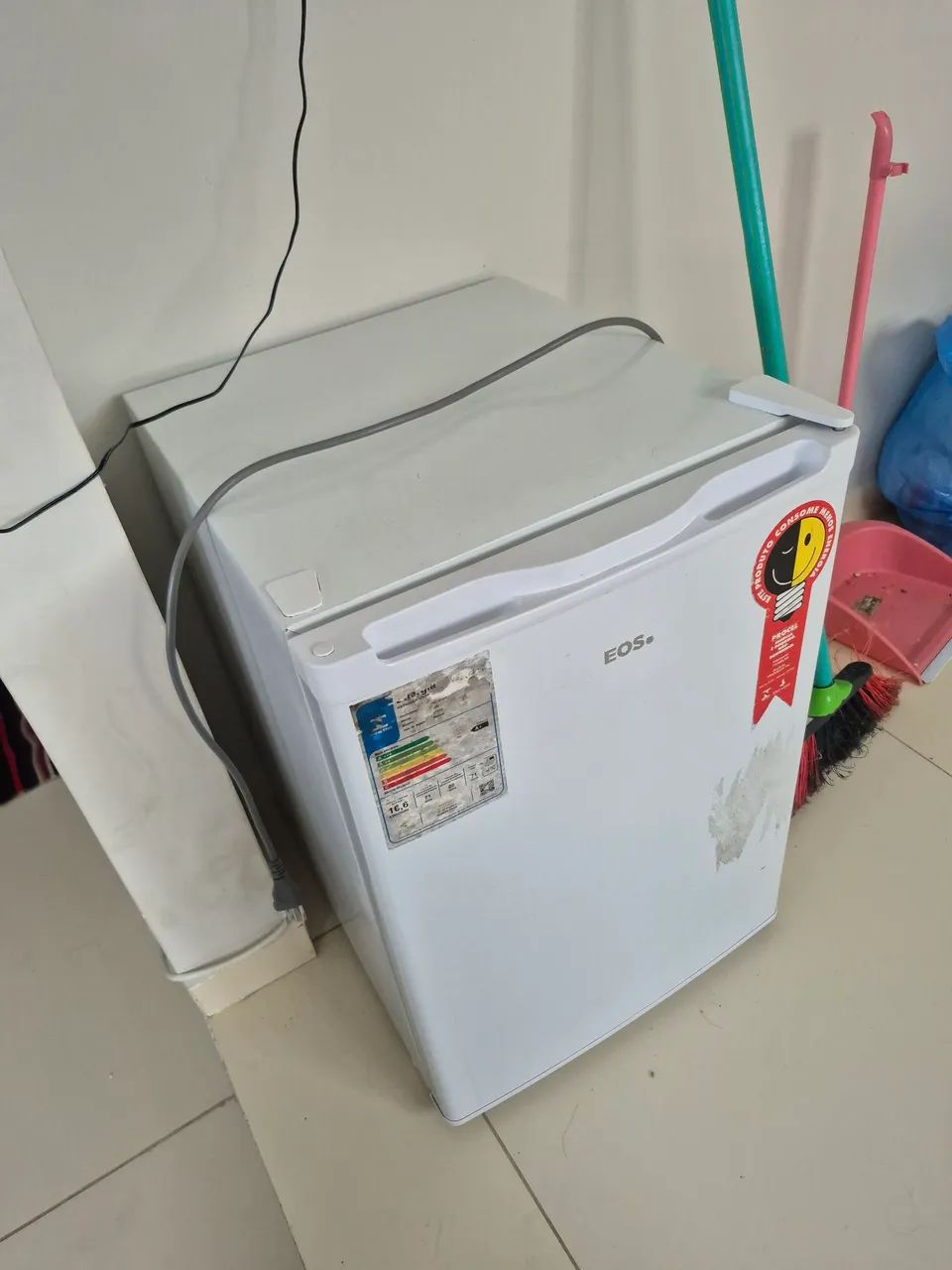 Frigobar semi novo