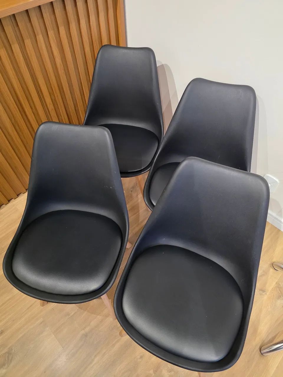 Kit 4 Cadeiras Leda Charles Eames com mesa redonda 70cm - Foto 2