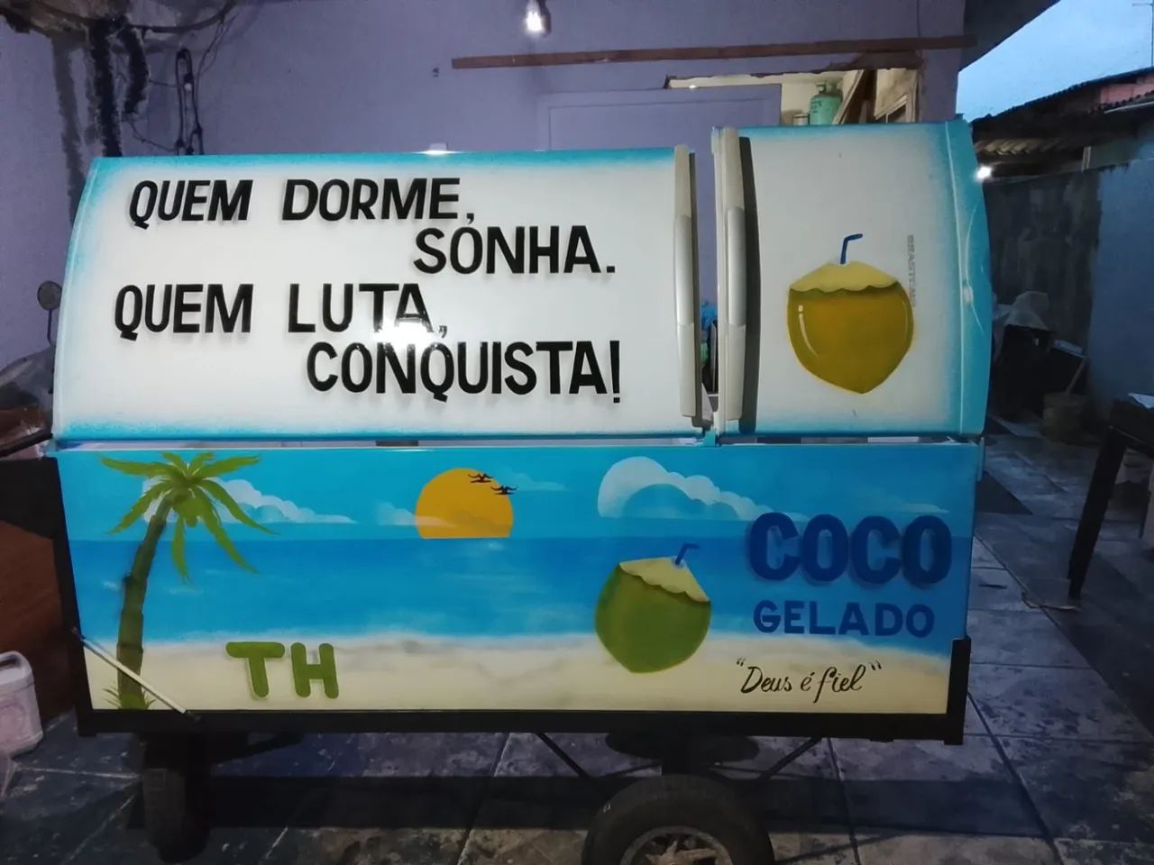 Vendo carrinho de coco em ótimo estado e pintadinho......chamaaaaaa