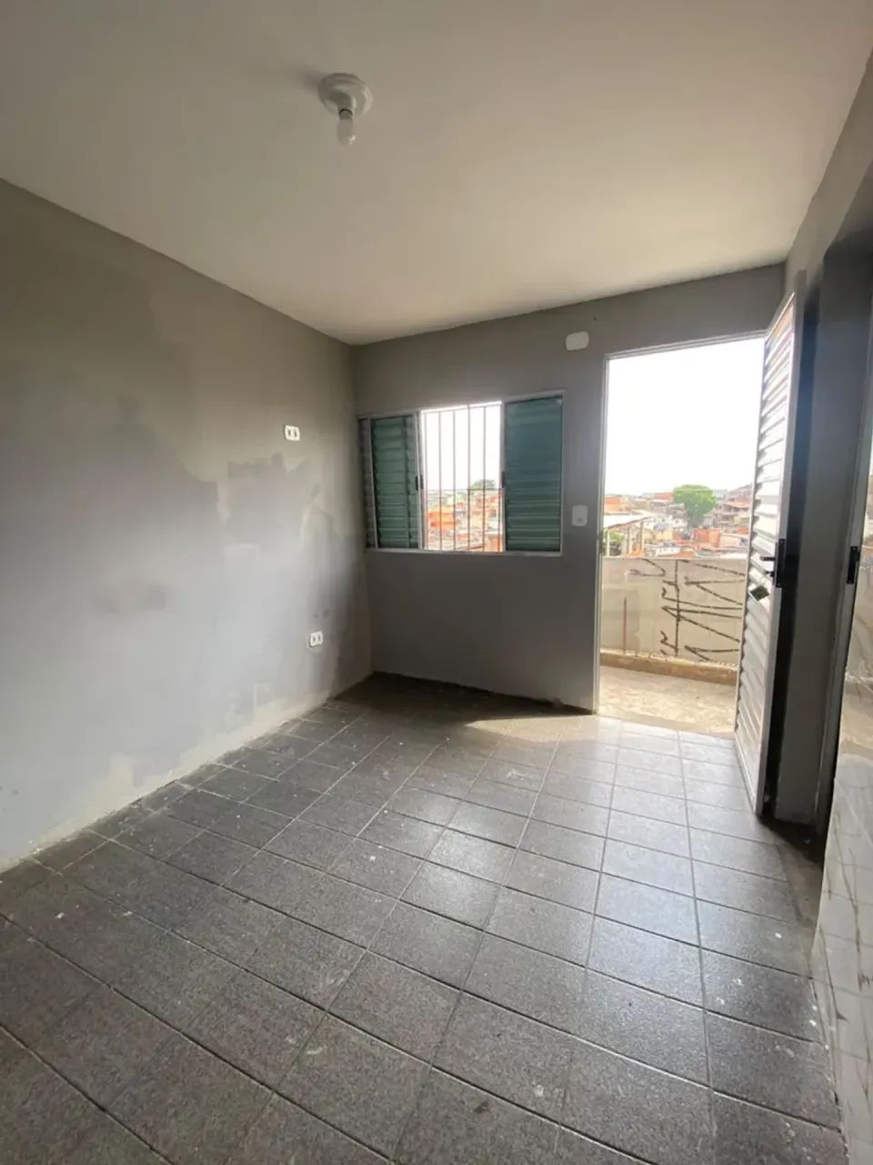 Kitnet compacta, funcional e com excelente localização em Veloso - Osasco - SP