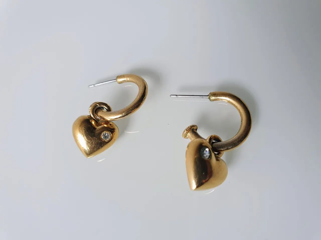Brincos de Coração Dourado com detalhe em Pedra - Foto 4