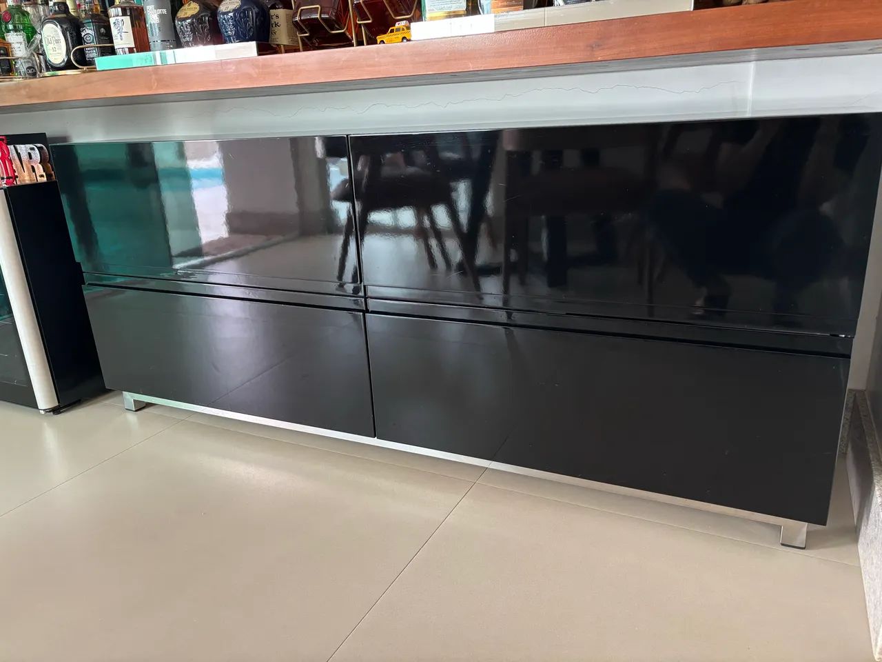 Buffet em Laca Preta com 4 Gavetões  - Foto 2