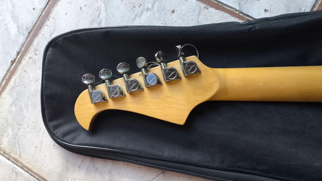 Guitarra Eagle Master Series + 2 pedais + bag - Foto 2