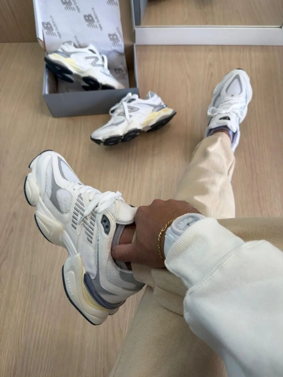 New Balance 9060 Off/White Couro Unissex  - Foto 2