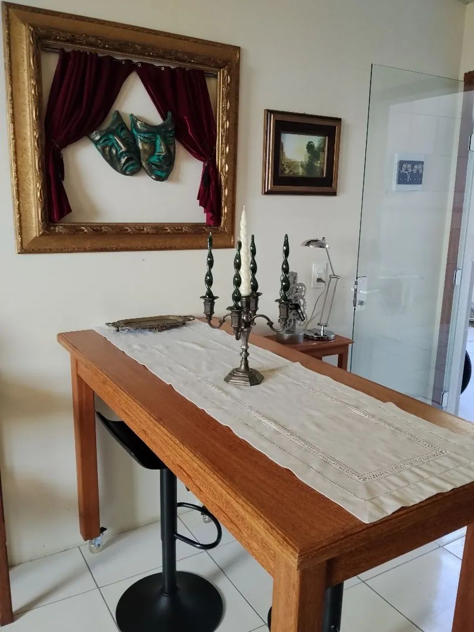 Alugo quarto em apartamento de dois quartos. 