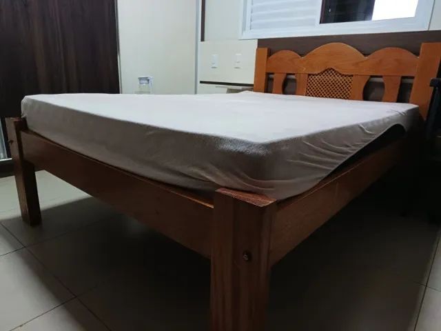 CAMA DE MADEIRA MAÇIÇA COM COLCHÃO DE CASAL SIESTA D33