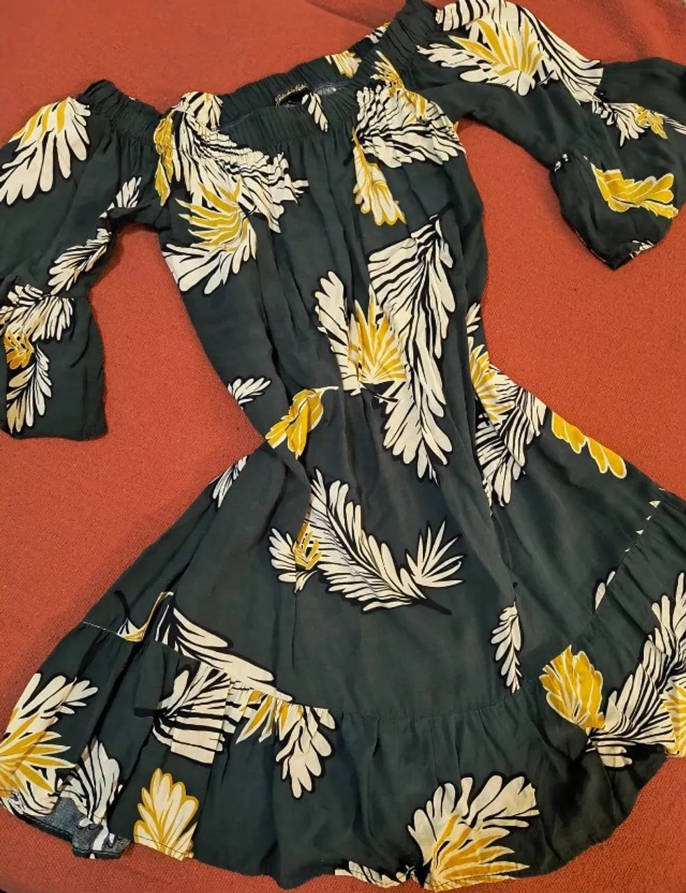 Vestido Floral Verde Ombro a Ombro 