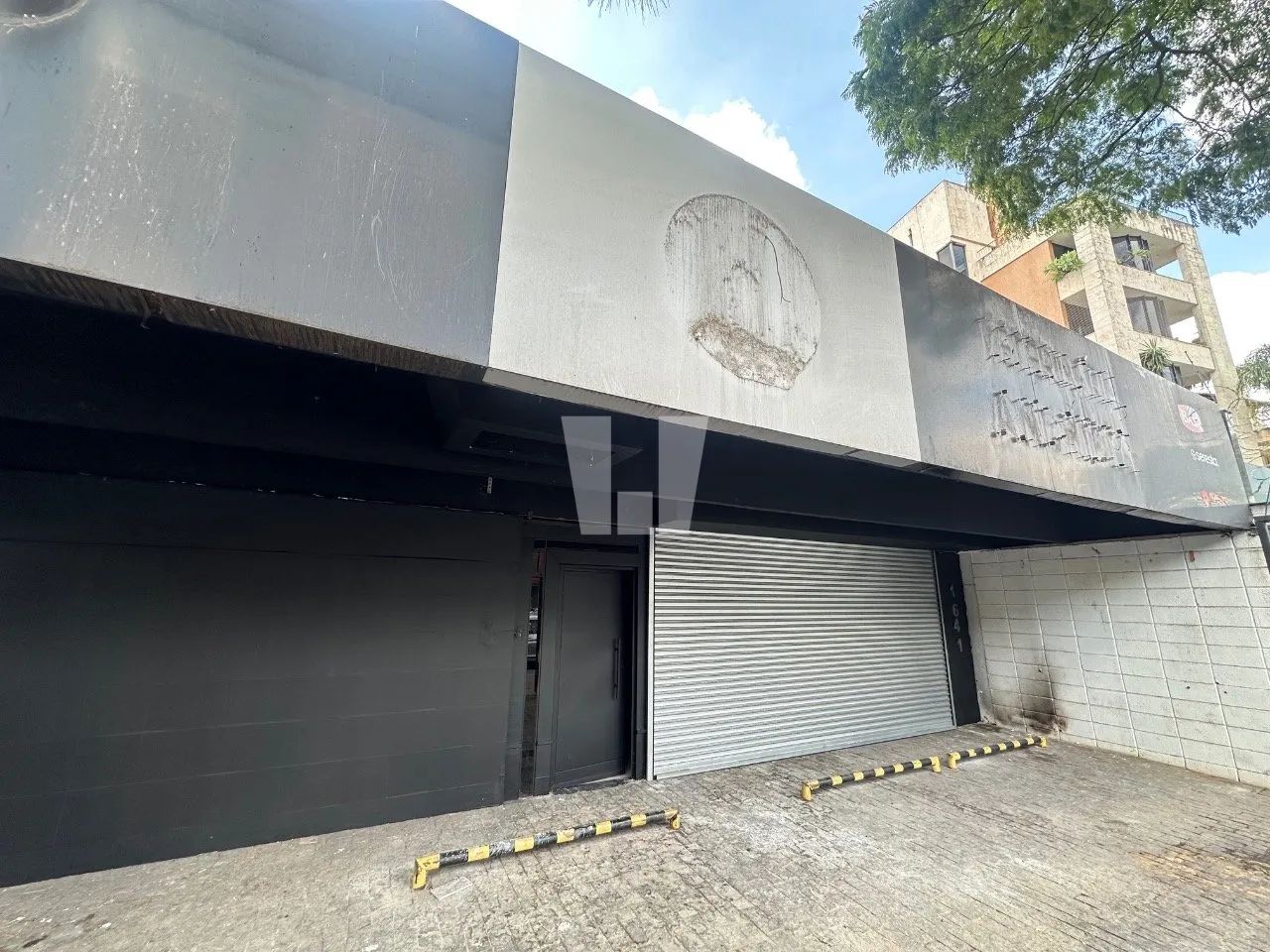 Loja com 200m2 de piso em rua nobre do Mangabeiras