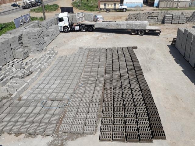 Vendo fábrica de pre-moldados bem localizado produzindo com clientes - Foto 2
