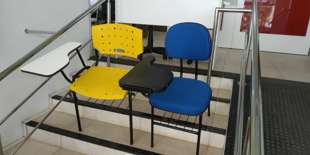Cadeira escolar diversas cores