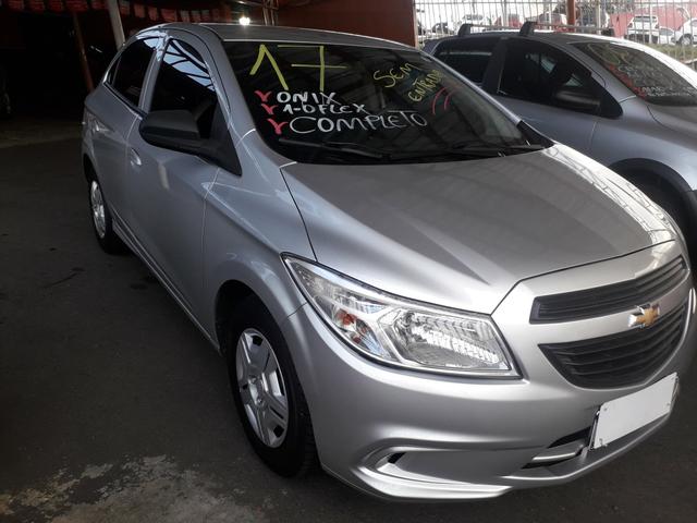 Vendo Chevrolet Onix 1.0 Flex completo