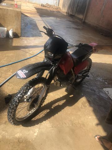 Vendo moto Xr200 boa para ramal