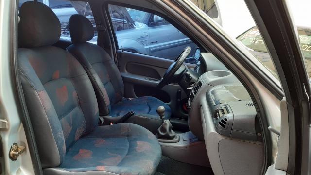 RENAULT CLIO 2001/2001 1.0 RL 16V GASOLINA 4P MANUAL - Foto 5