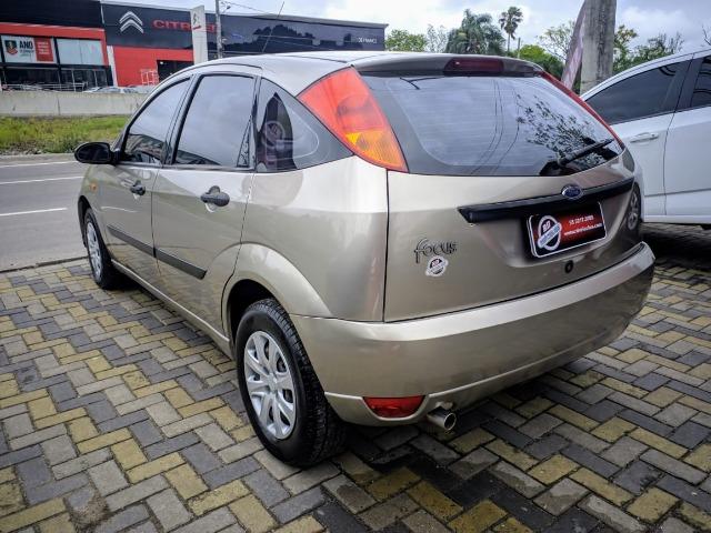 Focus Hatch 1.8 Ano 2003 - Foto 6