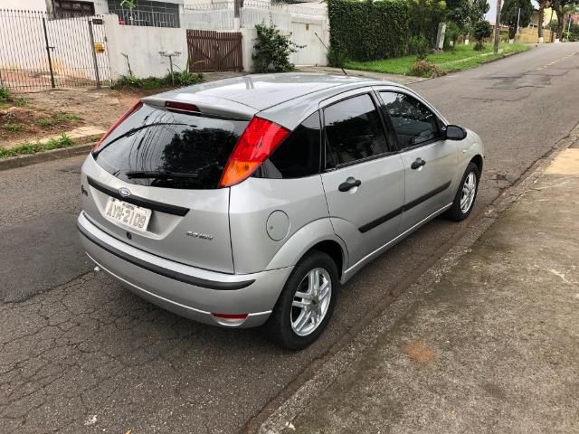 Ford Focus Hatch GLX 2.0 em excelente estado, segundo dono - Foto 4