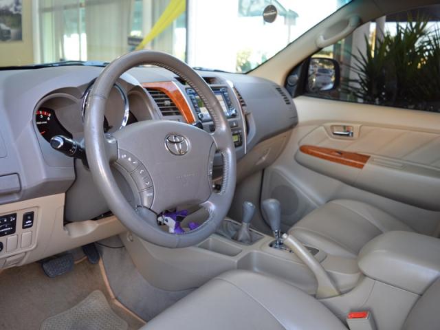 Toyota Hilux SW4 Srv 7 Lugares 4X4 AS - Foto 9