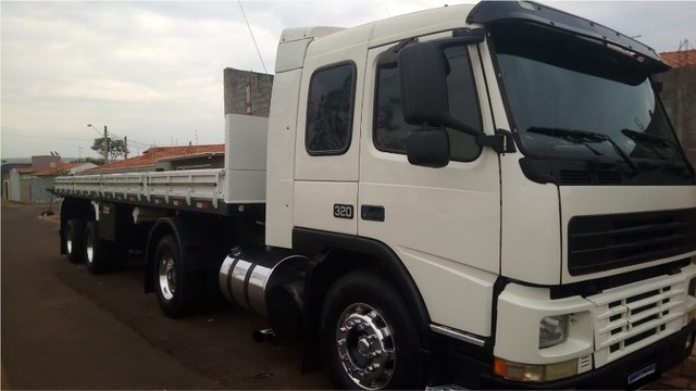 VOLVO 320 FM