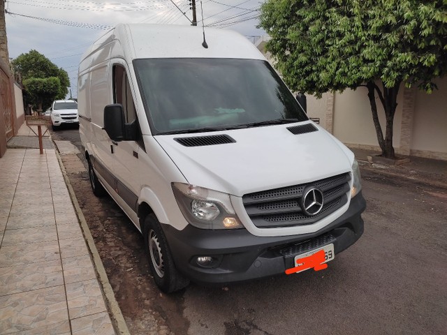 MERCEDES VAN CARGO 2019