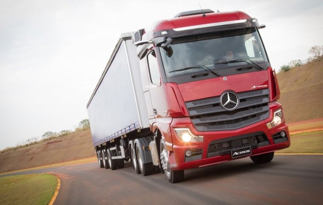CAMINHÃO MERCEDES-BENZ