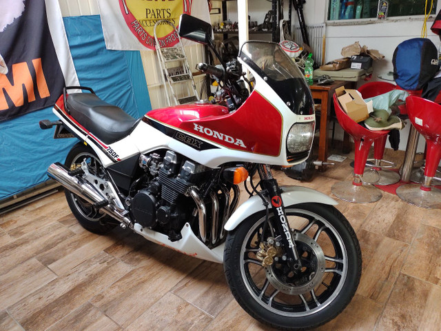 Honda CBX 750 F, a lendária 7 Galo - Notícias sobre veiculos